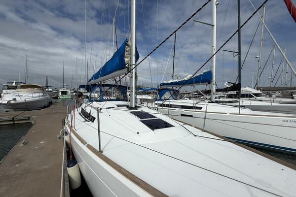 Layover 38ft Jeanneau Yacht For Sale