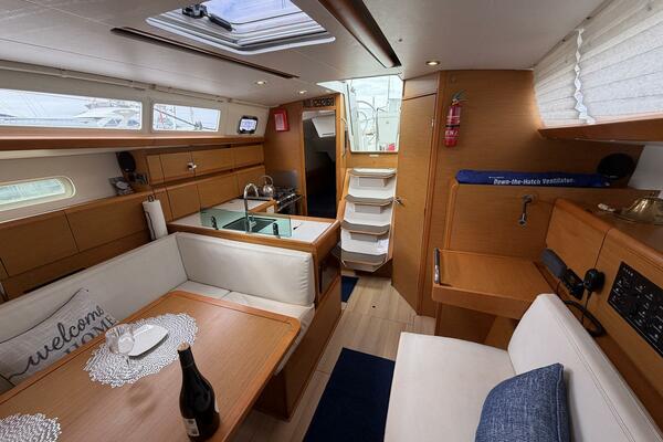 Layover 38ft Jeanneau Yacht For Sale