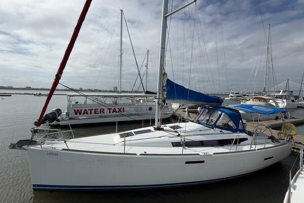 Layover 38ft Jeanneau Yacht For Sale