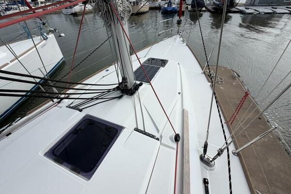 Layover 38ft Jeanneau Yacht For Sale