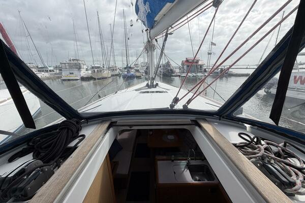 Layover 38ft Jeanneau Yacht For Sale
