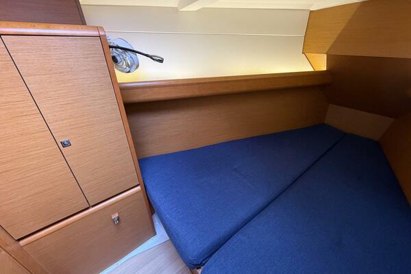 Layover 38ft Jeanneau Yacht For Sale