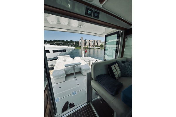 Sapphire 39ft Back Cove Yacht For Sale