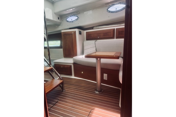 Sapphire 39ft Back Cove Yacht For Sale