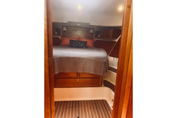 Sapphire 39ft Back Cove Yacht For Sale