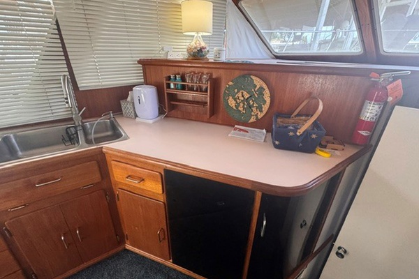 SHANTI  34ft Tollycraft Yacht For Sale