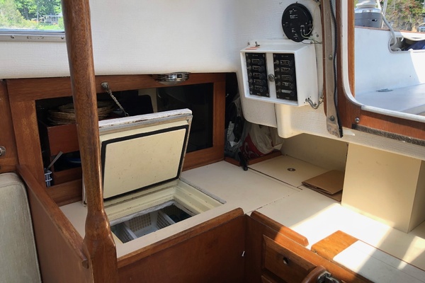 PELEIA 35ft Pearson Yacht For Sale
