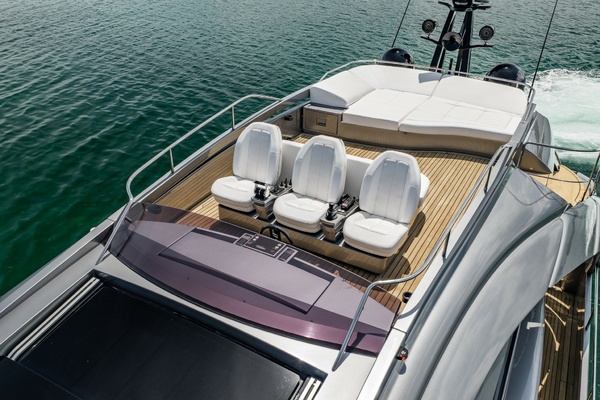 ON THE MOVE 83ft Pershing Yacht For Sale
