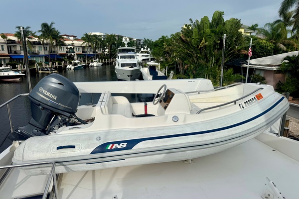 2015Hargrave 76 ft Flybridge   QUIET SUN