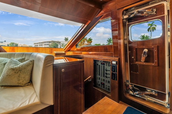 Galley Stbd Side Deck Door