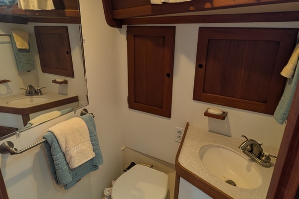 Pieces of Eight 41ft Bristol Yacht For Sale