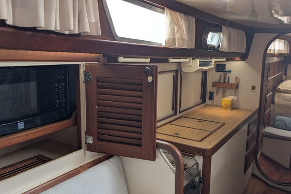 Pieces of Eight 41ft Bristol Yacht For Sale