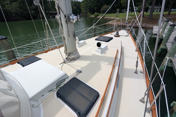 Pieces of Eight 41ft Bristol Yacht For Sale