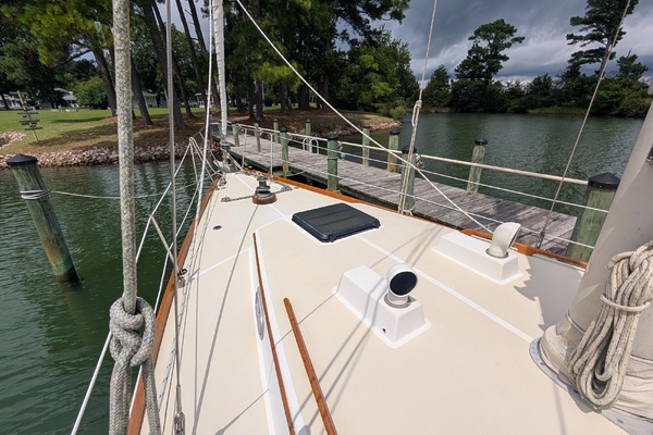 Pieces of Eight 41ft Bristol Yacht For Sale