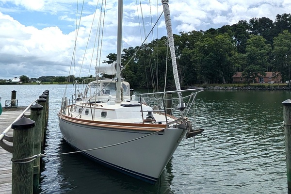 Pieces of Eight 41ft Bristol Yacht For Sale