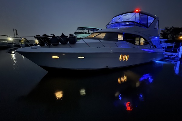 Knotty Dogs 52ft Silverton Yacht For Sale