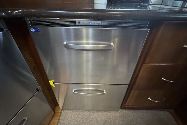 Knotty Dogs 52ft Silverton Yacht For Sale