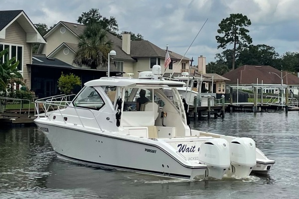 Pursuit 325 OS - Wait N' Line