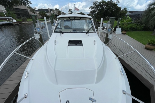 Pursuit 325 OS - Wait N' Line