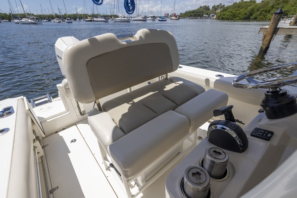 230 Outrage 23ft Boston Whaler Yacht For Sale