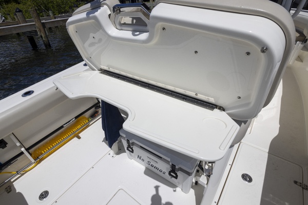 230 Outrage 23ft Boston Whaler Yacht For Sale