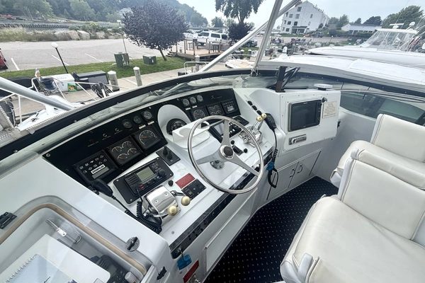 Hatteras 52 Cockpit Motor Yacht Yacht For Sale