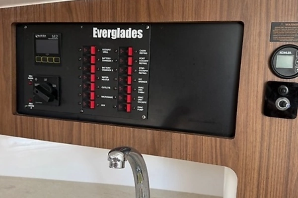 Everglades 360LXC Yacht For Sale
