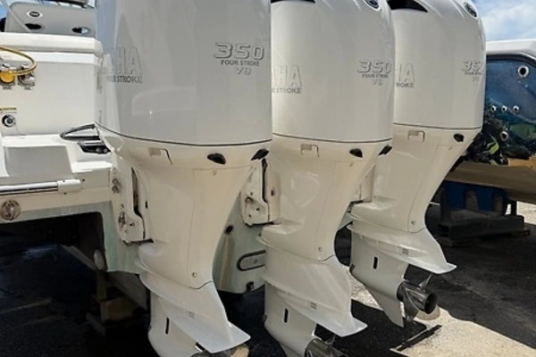 Everglades 360LXC Yacht For Sale