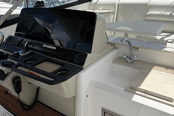 Everglades 360LXC Yacht For Sale