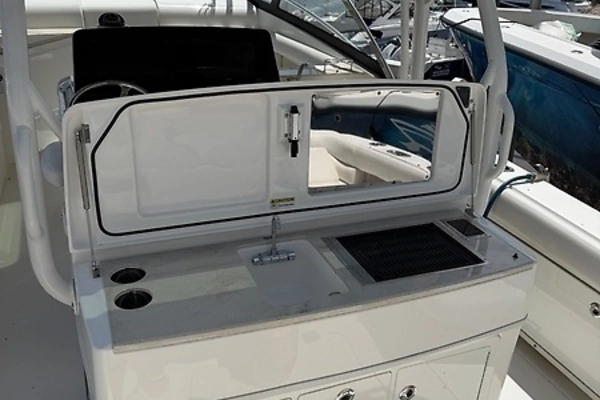 Everglades 360LXC Yacht For Sale
