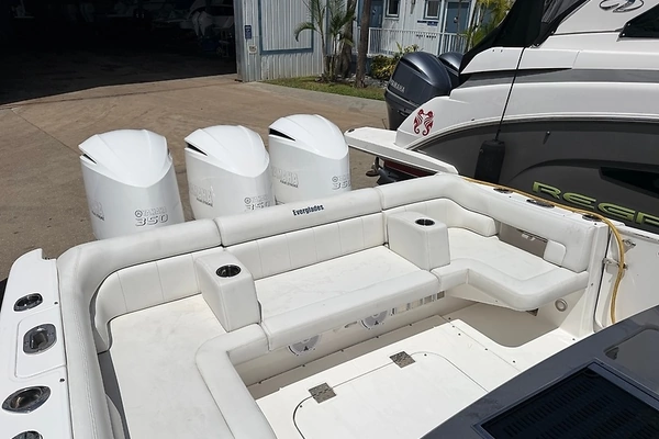 Everglades 360LXC Yacht For Sale