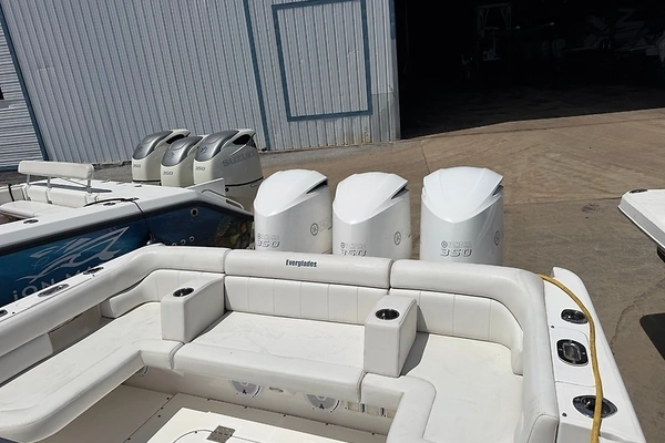Everglades 360LXC Yacht For Sale