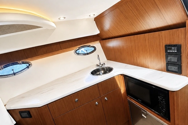 Tiara Yachts 3100 Coronet Yacht For Sale