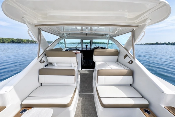 Tiara Yachts 3100 Coronet Yacht For Sale