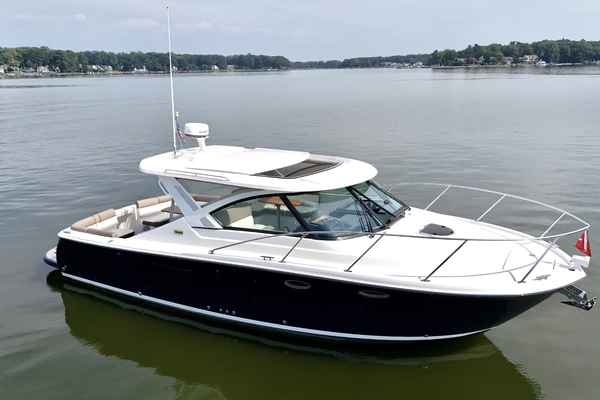 Tiara Yachts 3100 Coronet Yacht For Sale