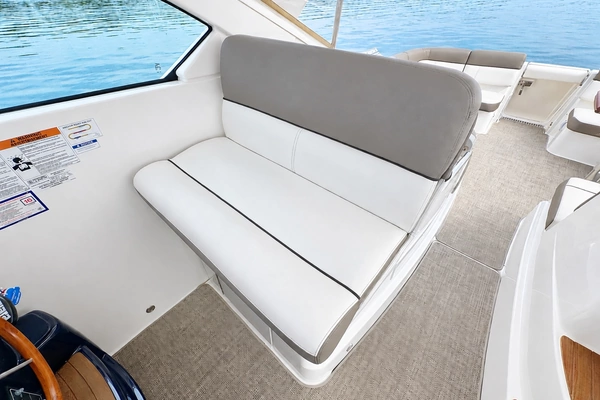 Tiara Yachts 3100 Coronet Yacht For Sale