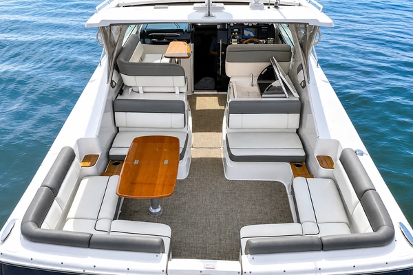 Tiara Yachts 3100 Coronet Yacht For Sale