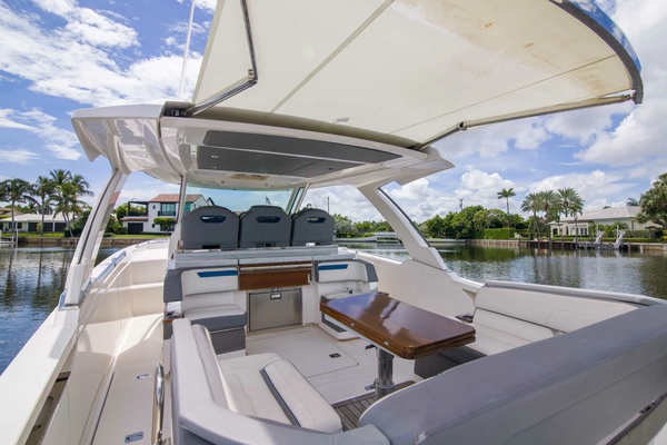 Tiara Yachts 38LS Yacht For Sale