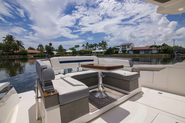 Tiara Yachts 38LS Yacht For Sale