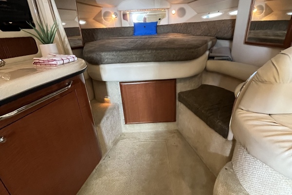 EXECUTIVE RETREAT 34ft Sea Ray Yacht For Sale