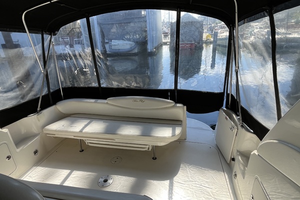 EXECUTIVE RETREAT 34ft Sea Ray Yacht For Sale