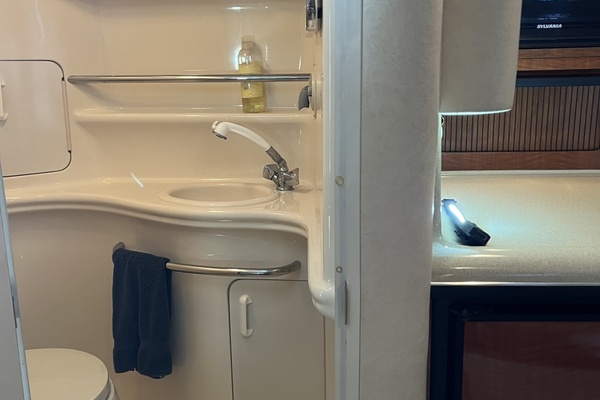 EXECUTIVE RETREAT 34ft Sea Ray Yacht For Sale