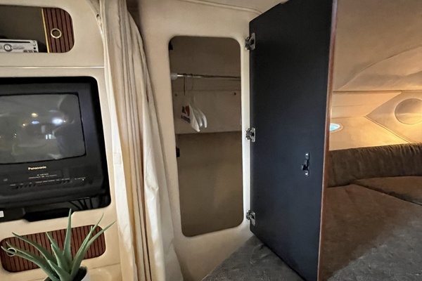 EXECUTIVE RETREAT 34ft Sea Ray Yacht For Sale