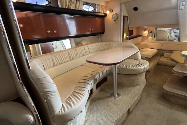 EXECUTIVE RETREAT 34ft Sea Ray Yacht For Sale