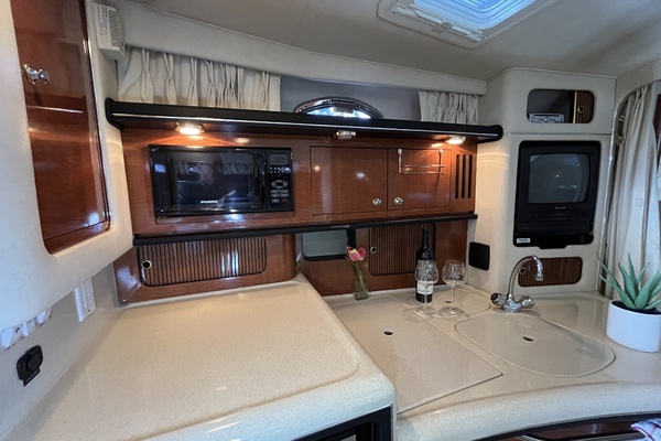 EXECUTIVE RETREAT 34ft Sea Ray Yacht For Sale
