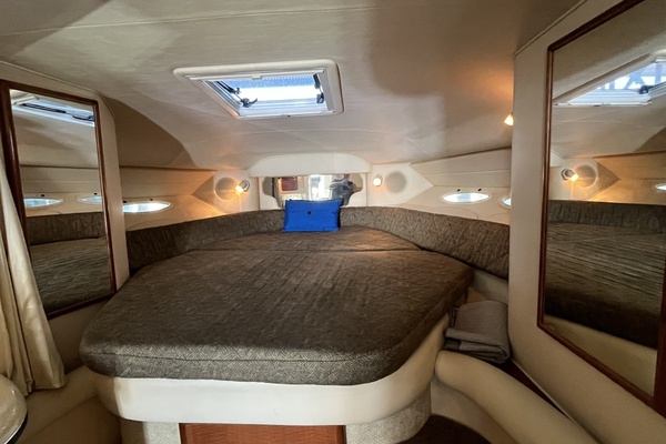 EXECUTIVE RETREAT 34ft Sea Ray Yacht For Sale