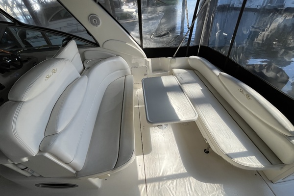EXECUTIVE RETREAT 34ft Sea Ray Yacht For Sale