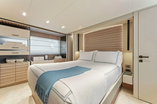 Ferretti Yachts 670 Motoryacht Yacht For Sale