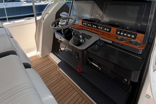 38ft Tiara Yachts Yacht For Sale