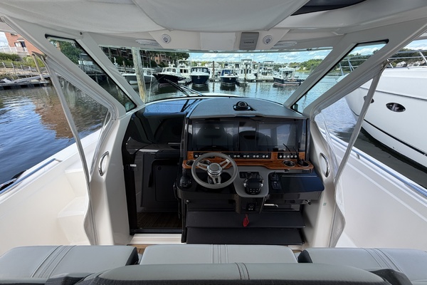 38ft Tiara Yachts Yacht For Sale